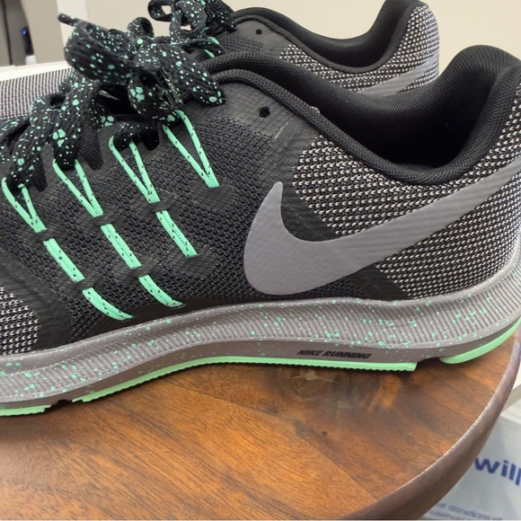 Athletic_Shoes